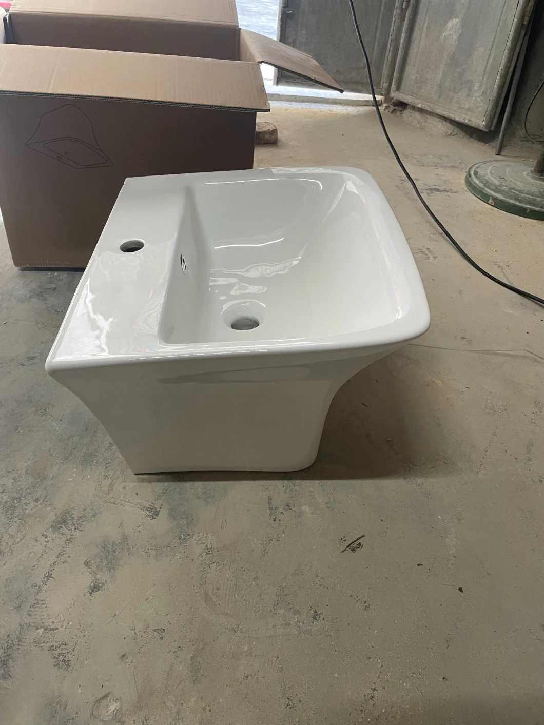 Modern Design Washing Wall-Hung Basin Bathroom Sink Sanitaryware Basin